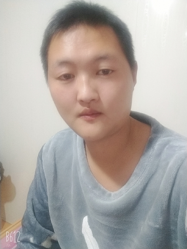 烟圈里透着伤的第一张照片--白城父母相亲团